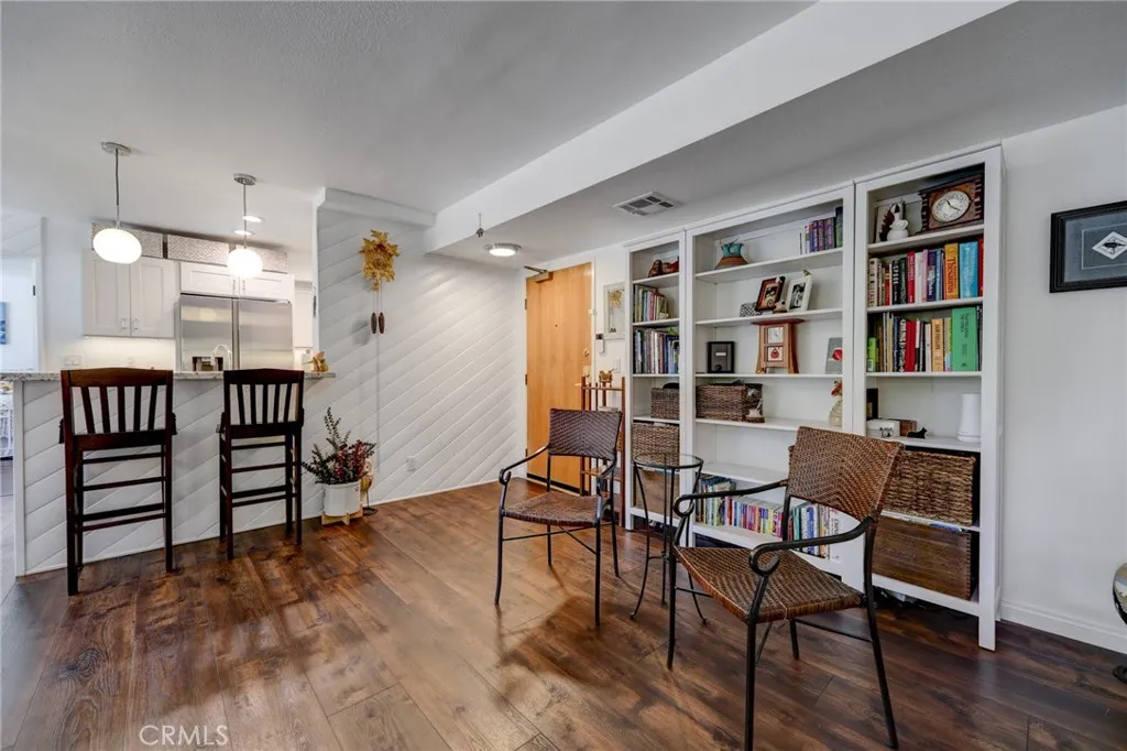 4249 Longridge Avenue, Studio City, California 91604 home-pic-9