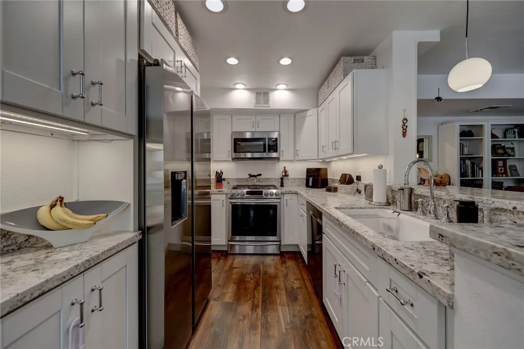 4249 Longridge Avenue, Studio City, California 91604 home-pic-11