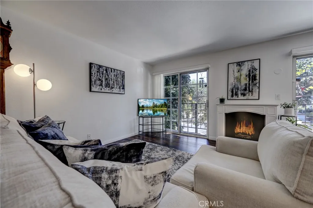 4249 Longridge Avenue, Studio City, California 91604 home-pic-2