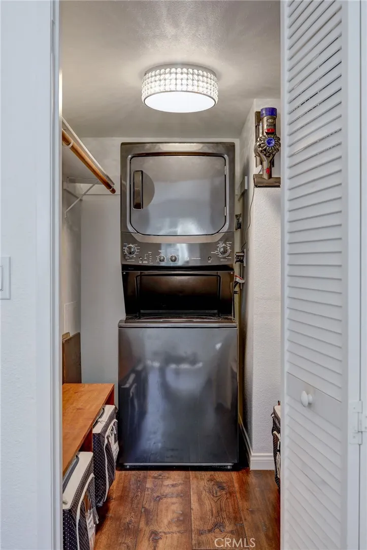 4249 Longridge Avenue, Studio City, California 91604 home-pic-18