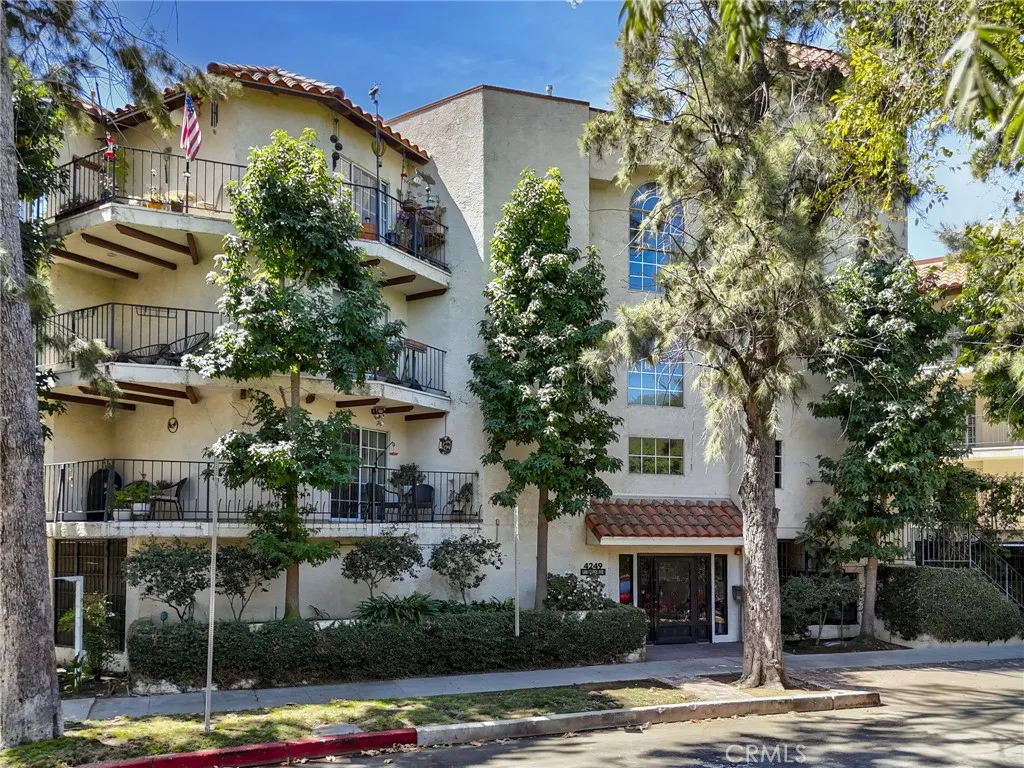 4249 Longridge Avenue, Studio City, California 91604 home-pic-1