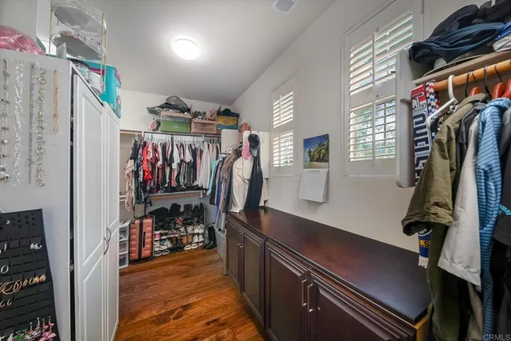 Master - Oversized Walk In Closet