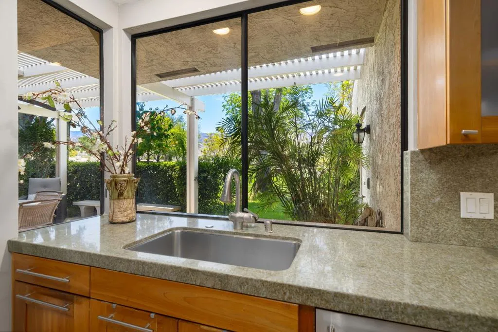 26 Stanford Drive, Rancho Mirage, California 92270 home-pic-10
