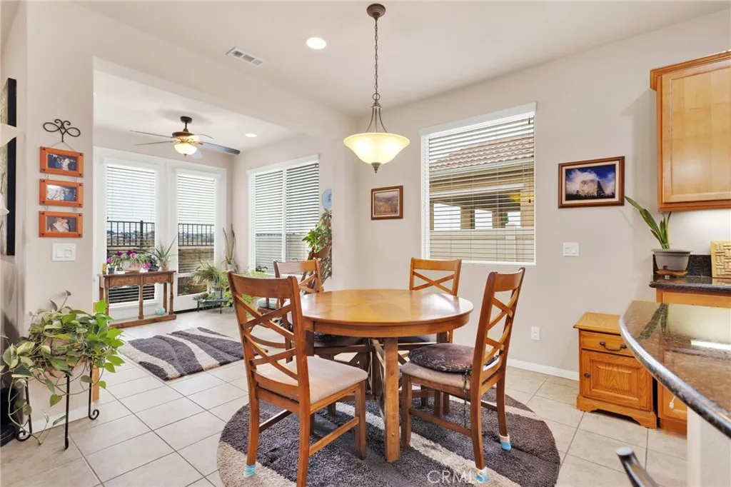 10212 Darby, Apple Valley, California 92308 home-pic-9