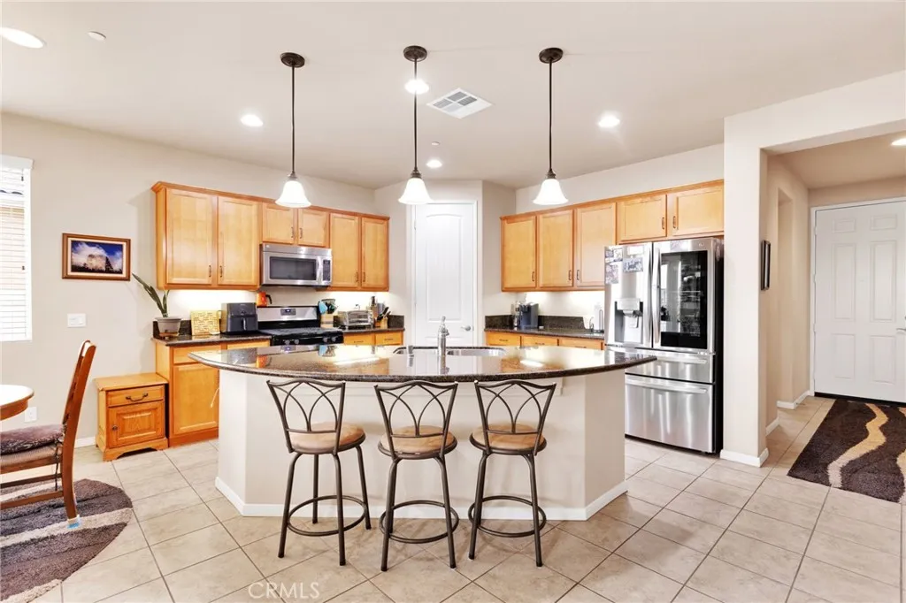 10212 Darby, Apple Valley, California 92308 home-pic-8