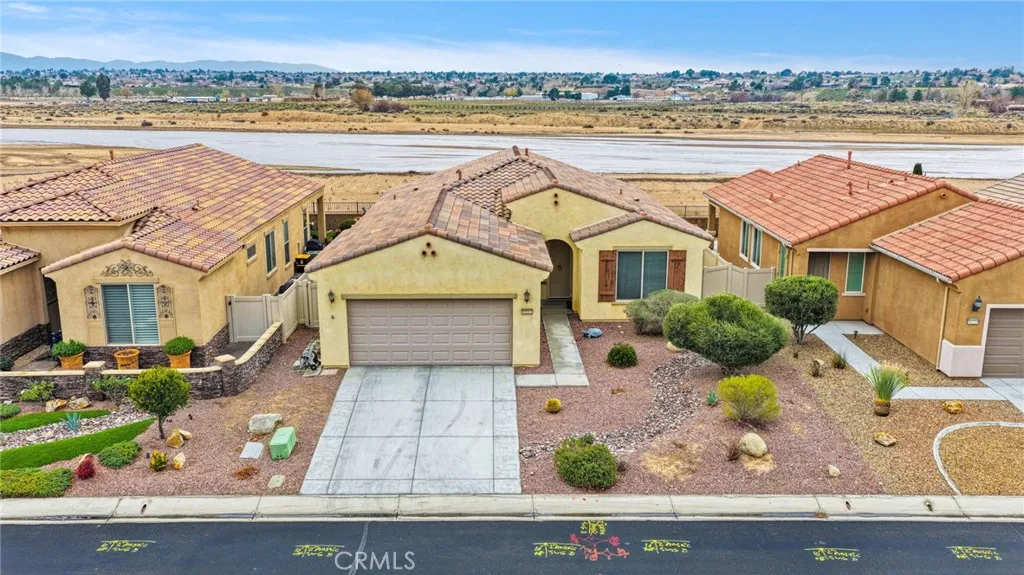 10212 Darby, Apple Valley, California 92308 home-pic-1