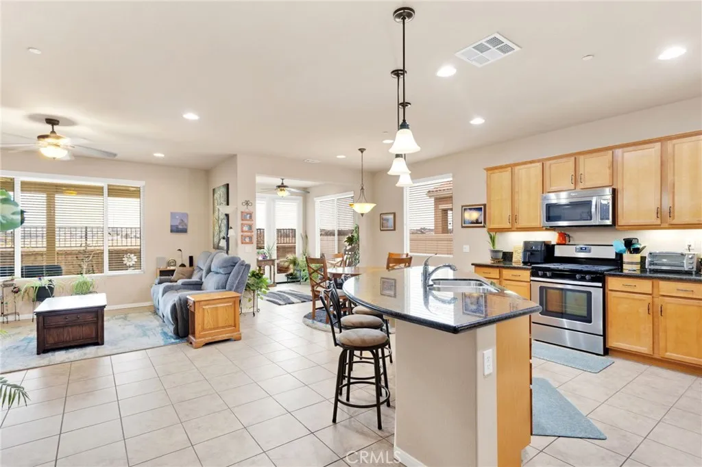 10212 Darby, Apple Valley, California 92308 home-pic-4
