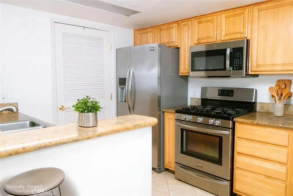 150 N River, Oceanside, California 92057 home-pic-4
