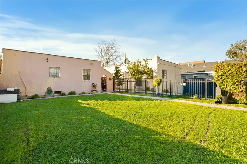 8449 S Main, Los Angeles, California 90003 home-pic-1