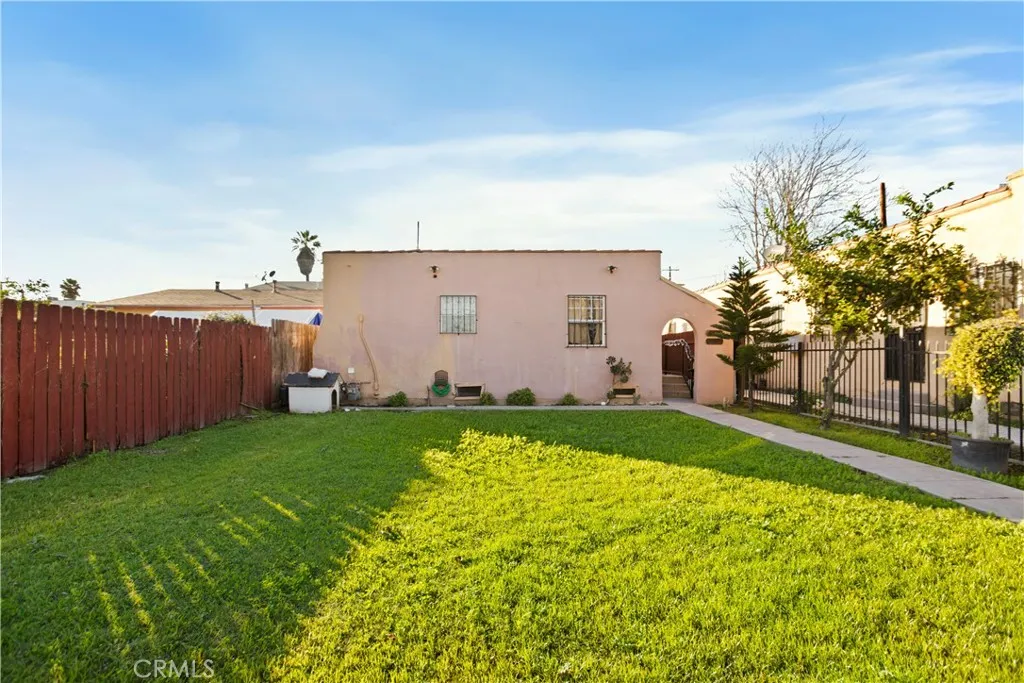 8449 S Main, Los Angeles, California 90003 home-pic-2