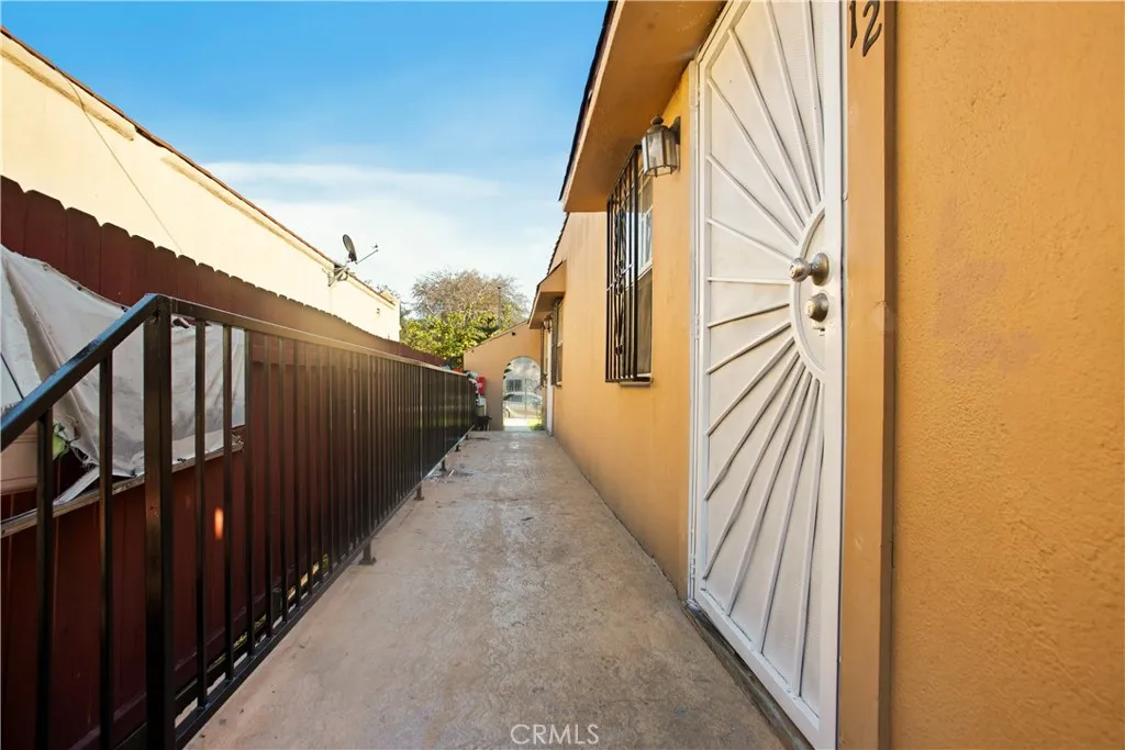 8449 S Main, Los Angeles, California 90003 home-pic-4