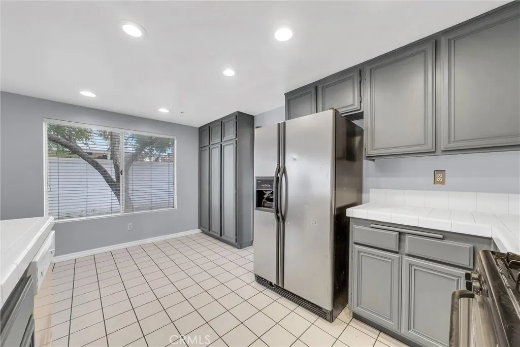 14086 Valley Forge Court, Fontana, California 92336 home-pic-23