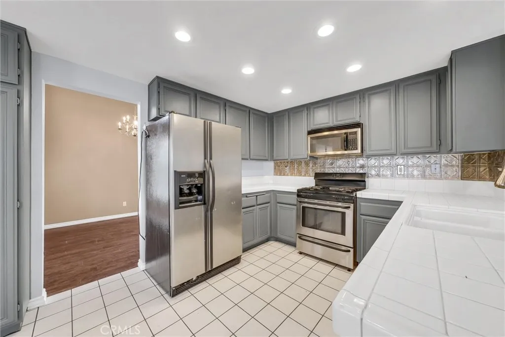 14086 Valley Forge Court, Fontana, California 92336 home-pic-22
