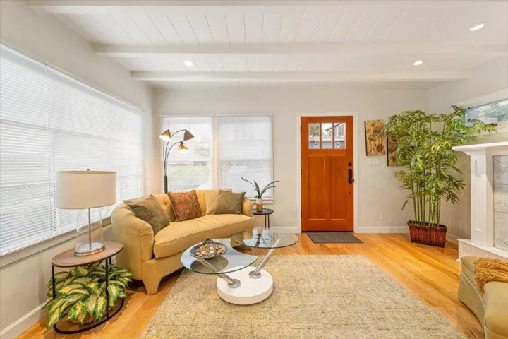 132 6th Street, Pacific Grove, California 93950