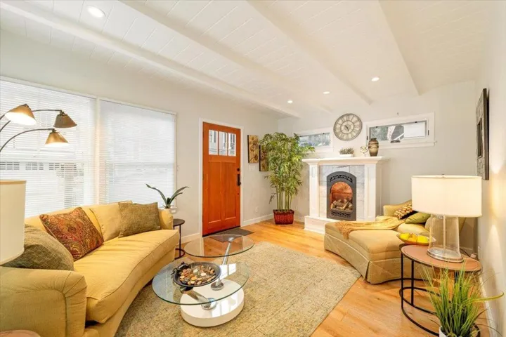 132 6th Street, Pacific Grove, California 93950