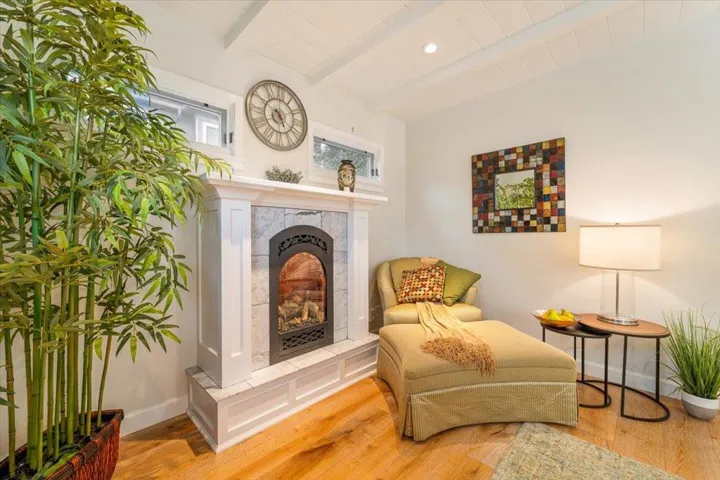 132 6th Street, Pacific Grove, California 93950