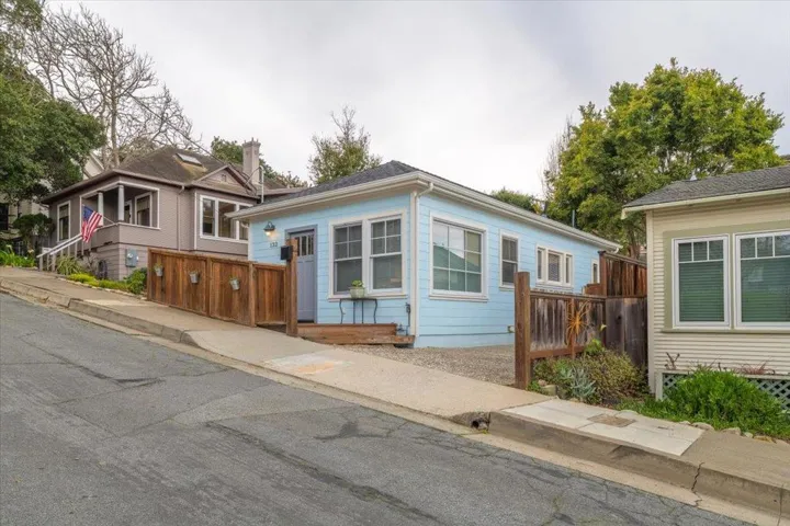 132 6th Street, Pacific Grove, California 93950