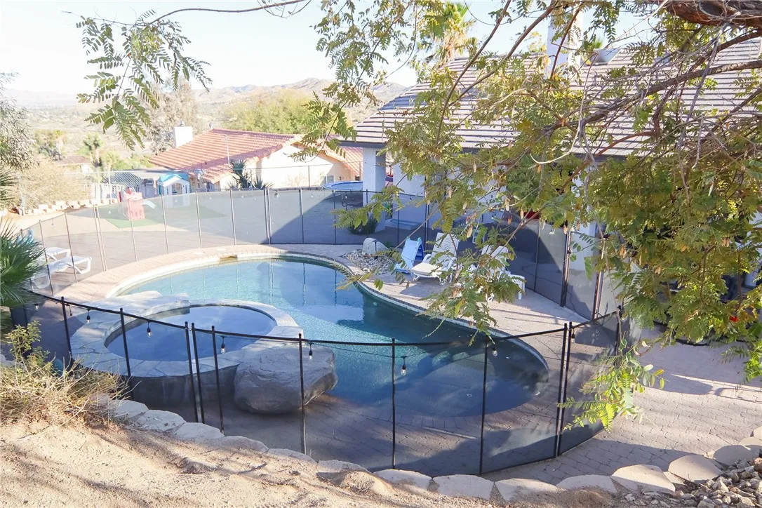 7525 Whitney, Yucca Valley, California 92284 home-pic-14