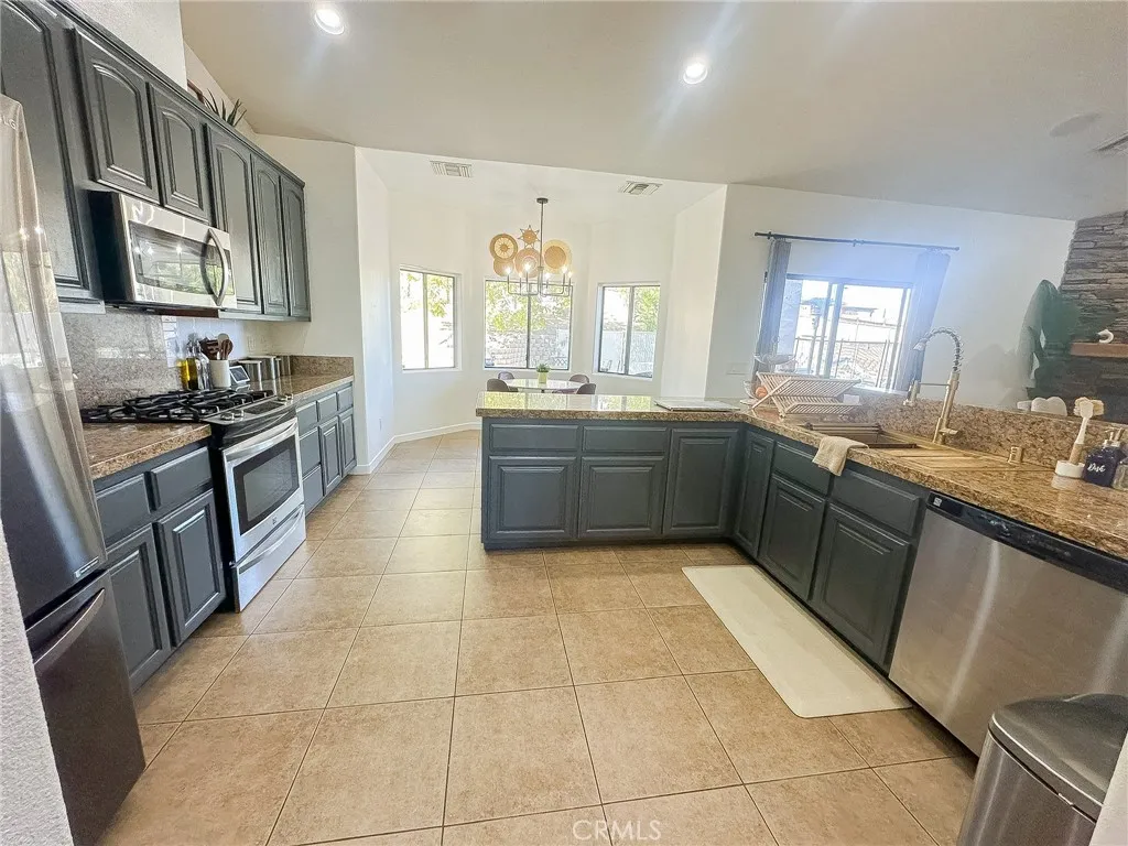 7525 Whitney, Yucca Valley, California 92284 home-pic-9