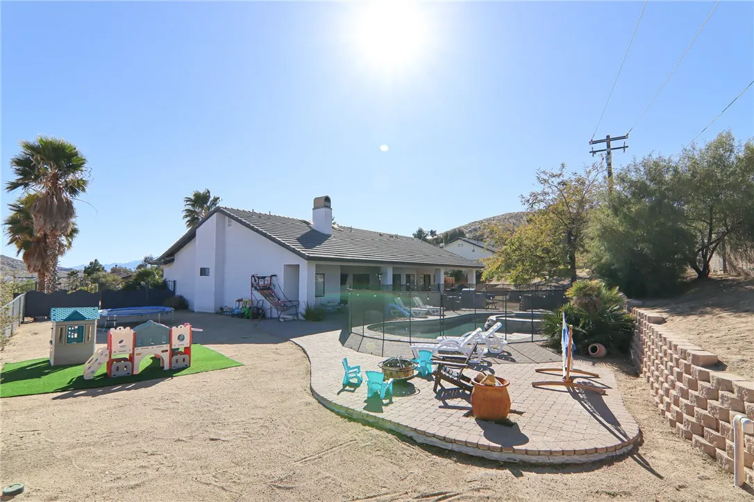 7525 Whitney, Yucca Valley, California 92284 home-pic-18