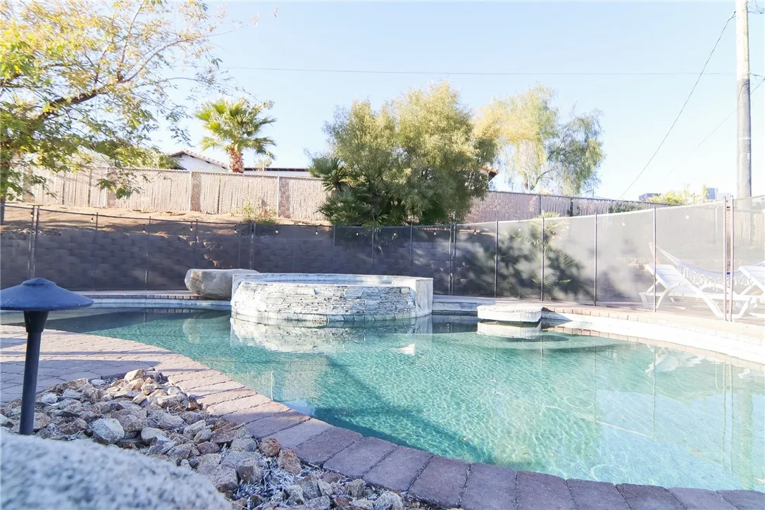 7525 Whitney, Yucca Valley, California 92284 home-pic-16