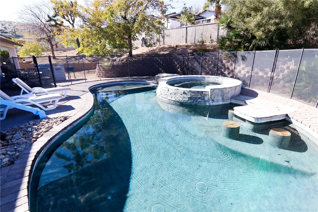 7525 Whitney, Yucca Valley, California 92284 home-pic-1