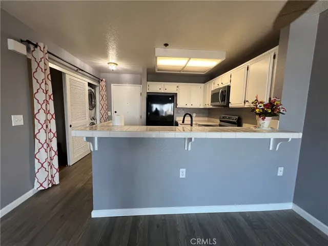 Countertop Breakfast Sitting Space