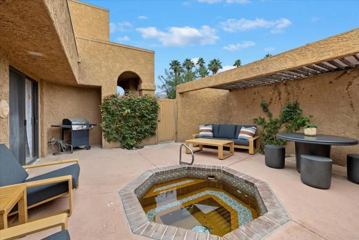 07-Courtyard