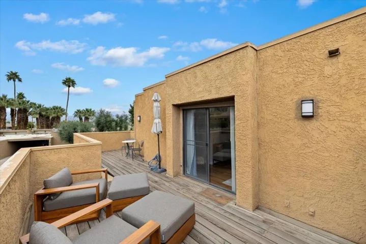 upstairs deck/patio