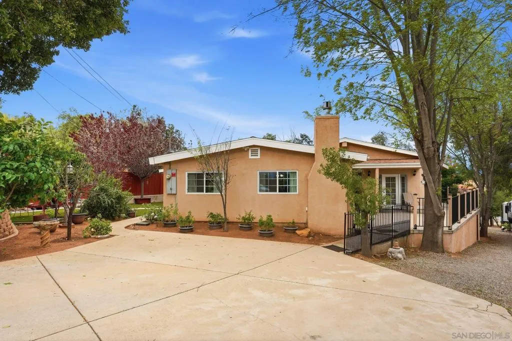 1305 Ash St, Ramona, California 92065 home-pic-2