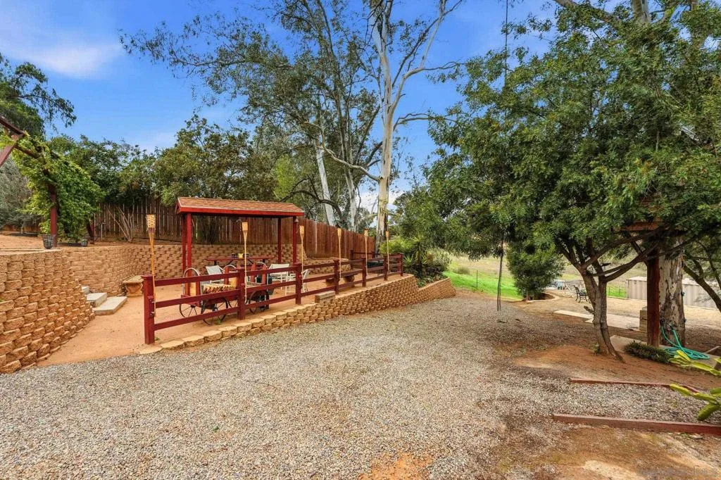 1305 Ash St, Ramona, California 92065 home-pic-17
