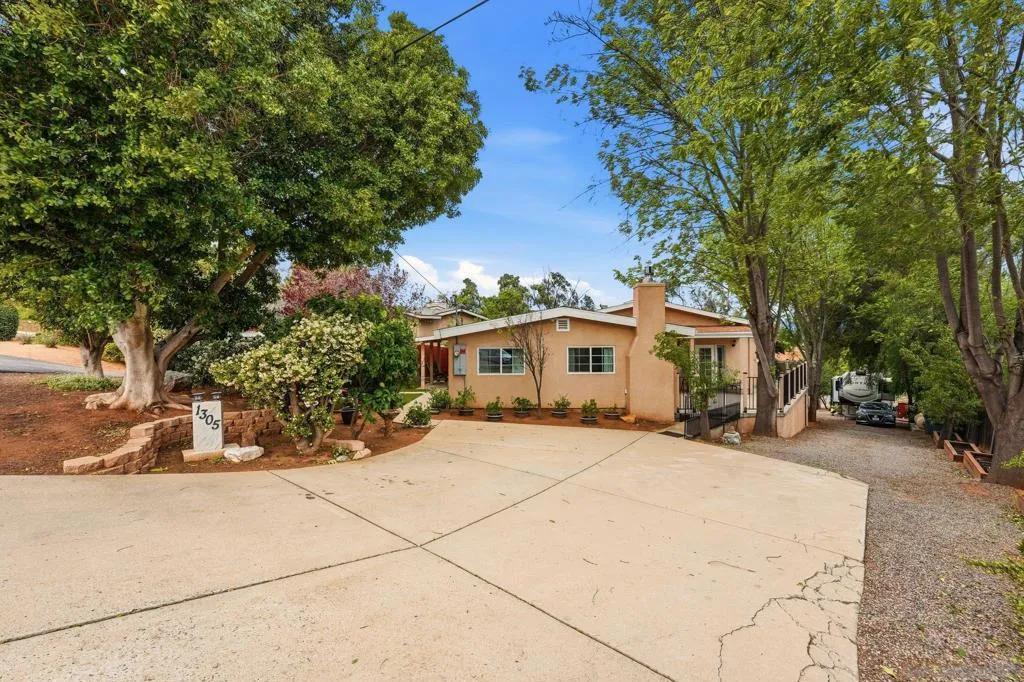 1305 Ash St, Ramona, California 92065 home-pic-36
