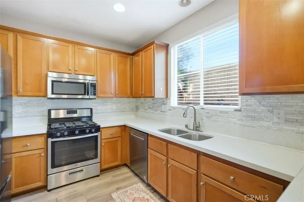 27114 Dolostone, Moreno Valley, California 92555 home-pic-19