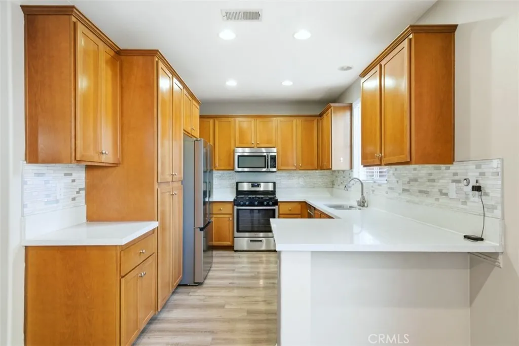 27114 Dolostone, Moreno Valley, California 92555 home-pic-16