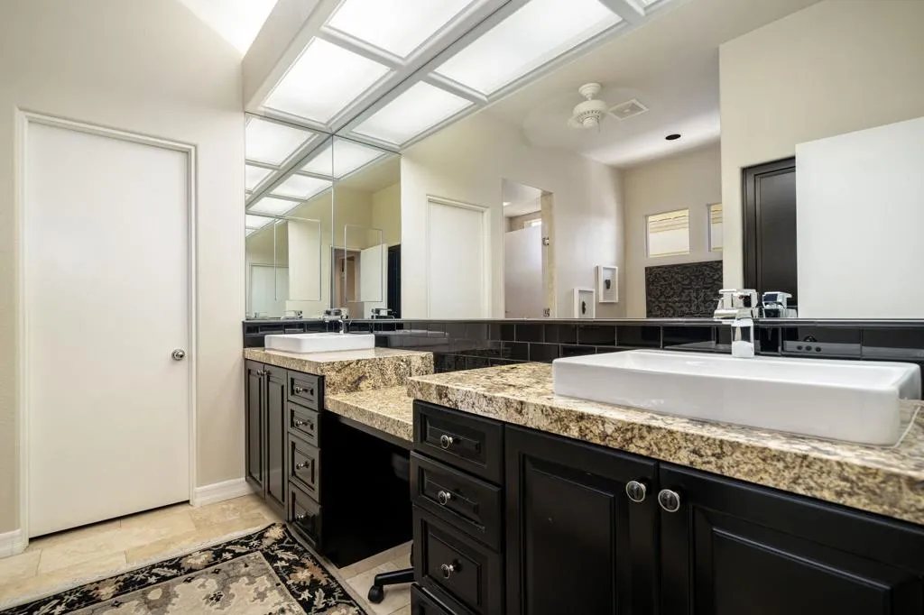 350 Bright Rock Drive, Palm Desert, California 92211 home-pic-36