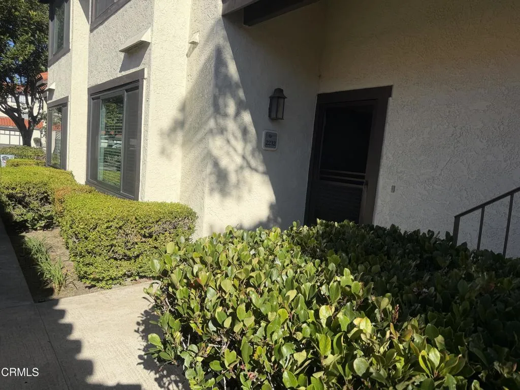 2232 Martinique Lane, Oxnard, California 93035 home-pic-1