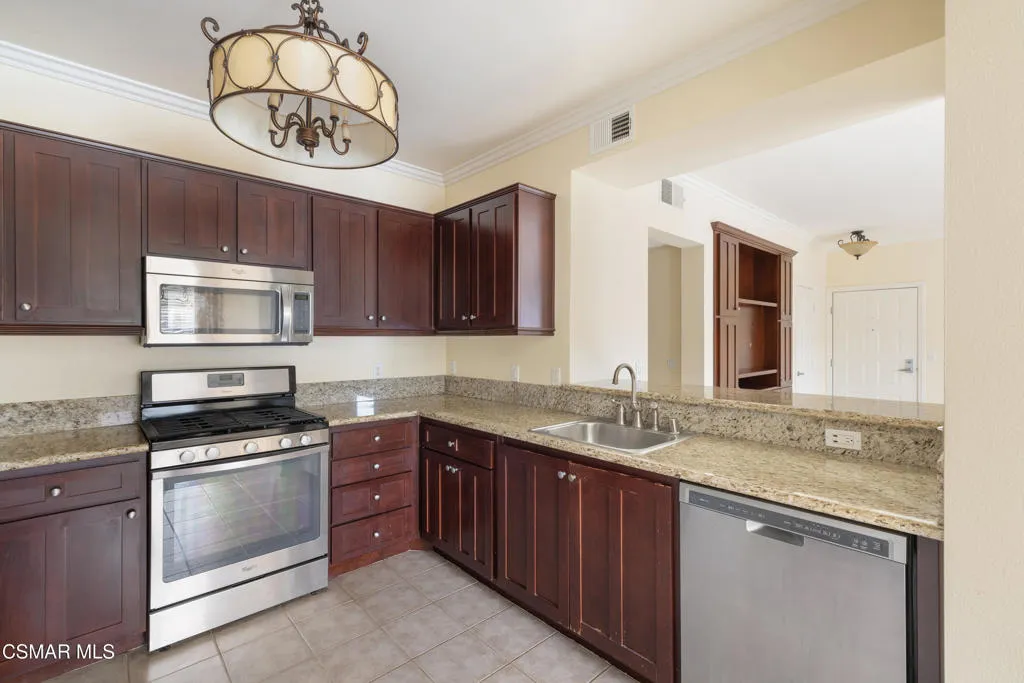 485 Country Club Drive 225, Simi Valley, California 93065 home-pic-13
