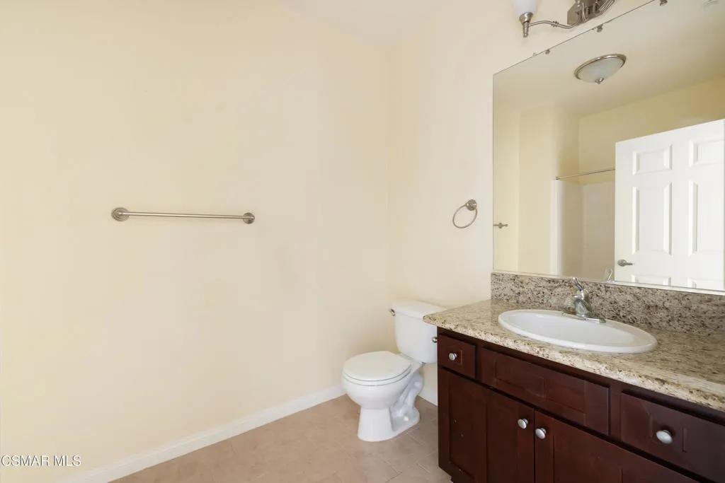 485 Country Club Drive 225, Simi Valley, California 93065 home-pic-24