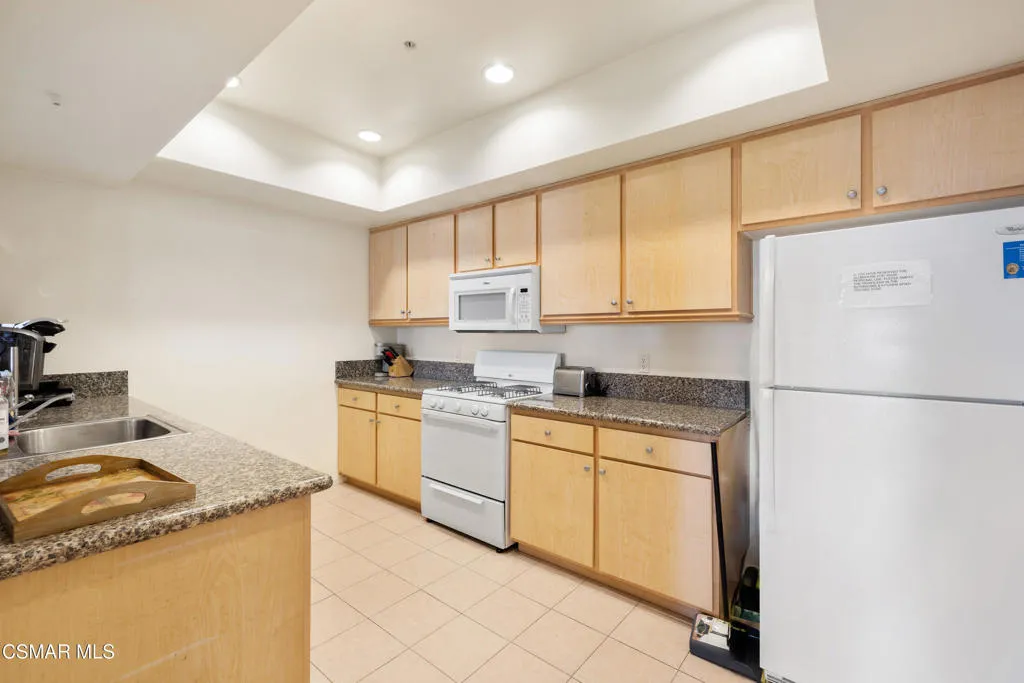 485 Country Club Drive 225, Simi Valley, California 93065 home-pic-34
