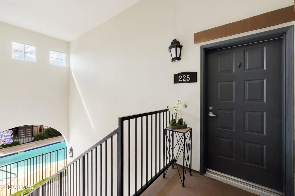 485 Country Club Drive 225, Simi Valley, California 93065 home-pic-2
