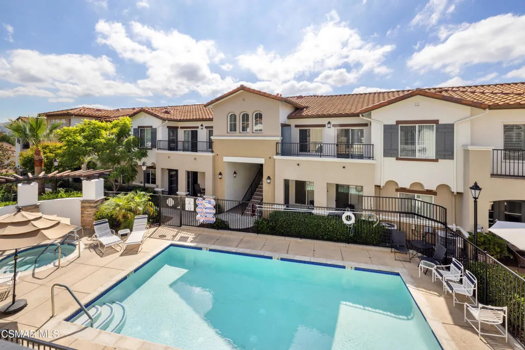 485 Country Club Drive 225, Simi Valley, California 93065 home-pic-1
