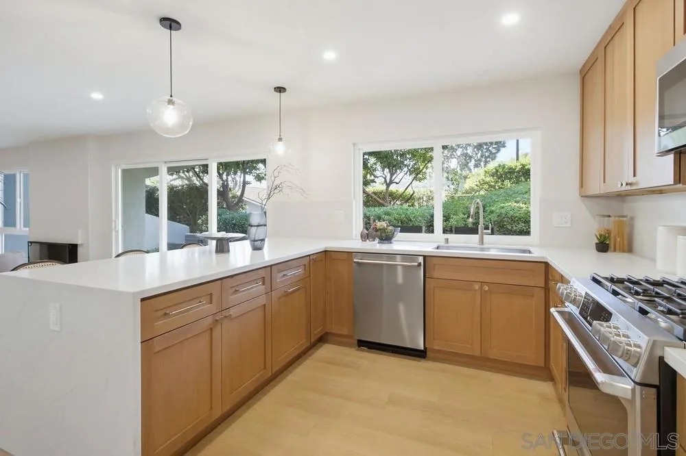 5580 Caminito Consuelo, La Jolla, California 92037 home-pic-13