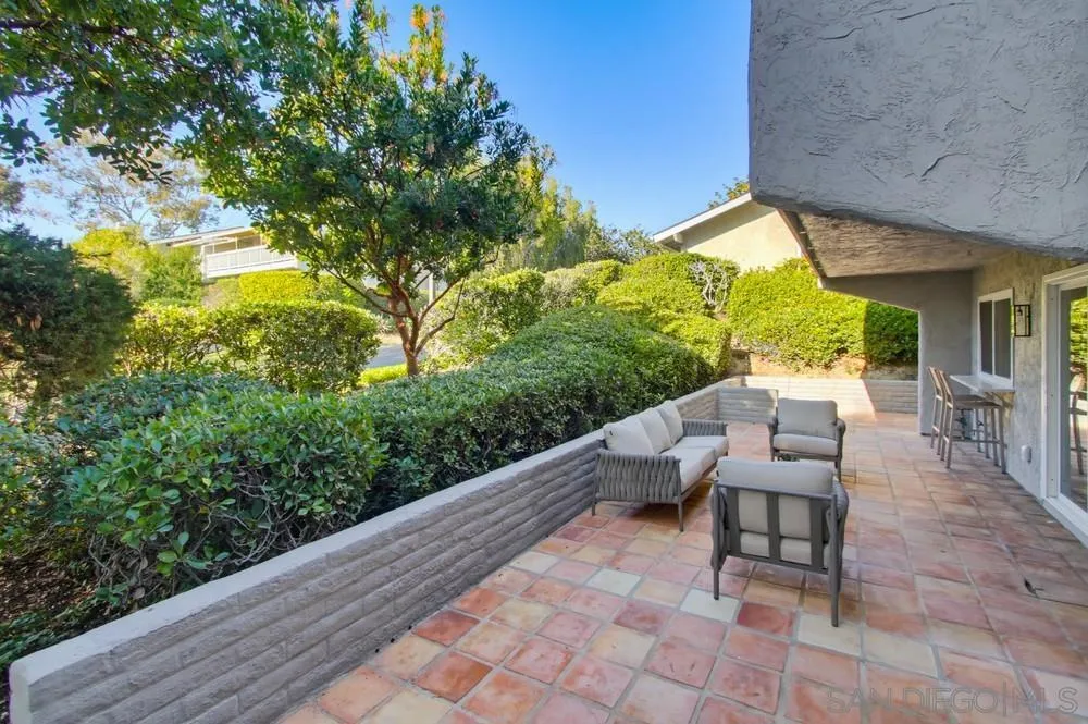 5580 Caminito Consuelo, La Jolla, California 92037 home-pic-35