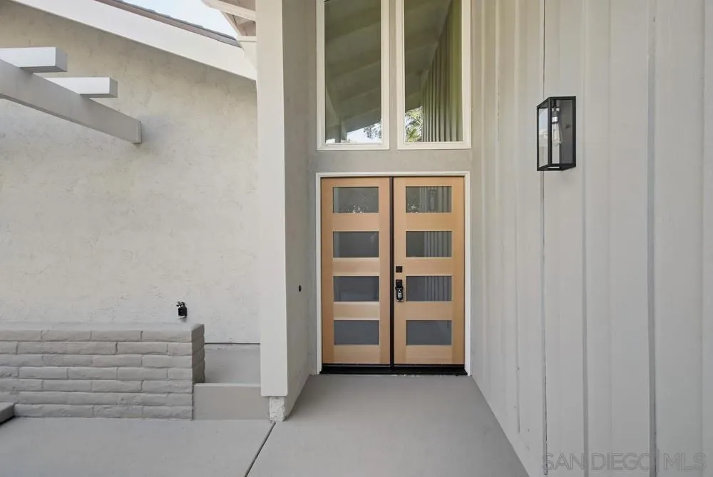 5580 Caminito Consuelo, La Jolla, California 92037 home-pic-3