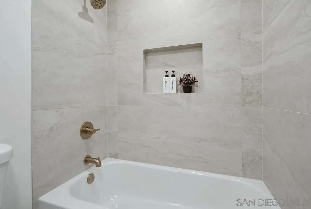 5580 Caminito Consuelo, La Jolla, California 92037 home-pic-33