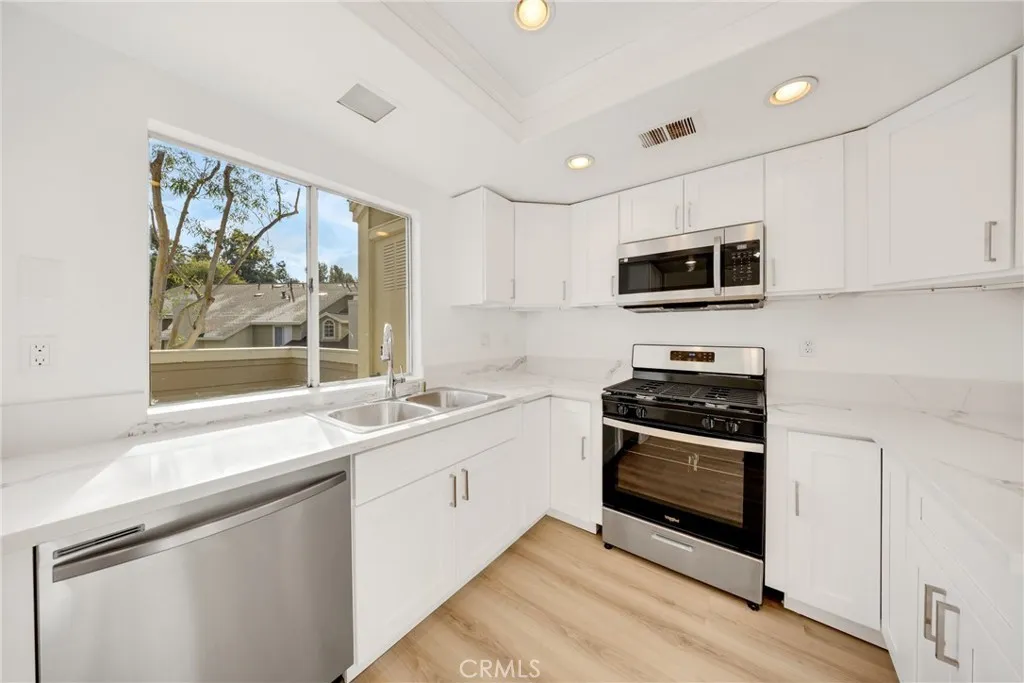 21146 Sunny Ridge, Lake Forest, California 92630 home-pic-5