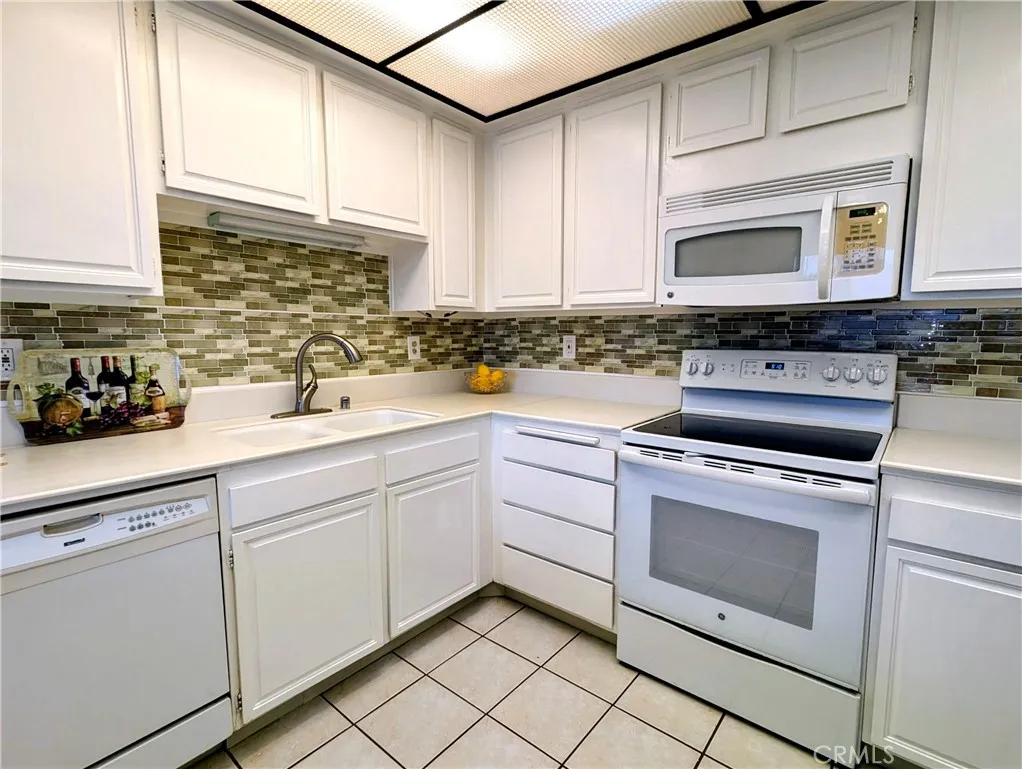 4003 Calle Sonora Oeste 3a, Laguna Woods, California 92637 home-pic-13