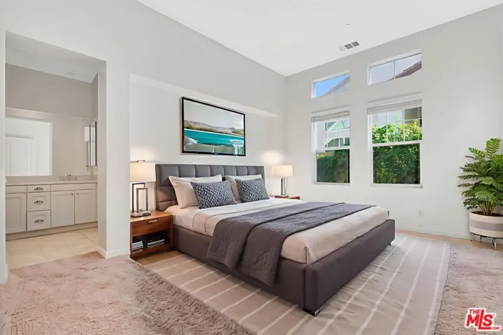 Primary bedroom-virtually stag