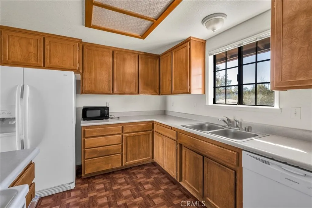 5753 La Luna, 29 Palms, California 92277 home-pic-8