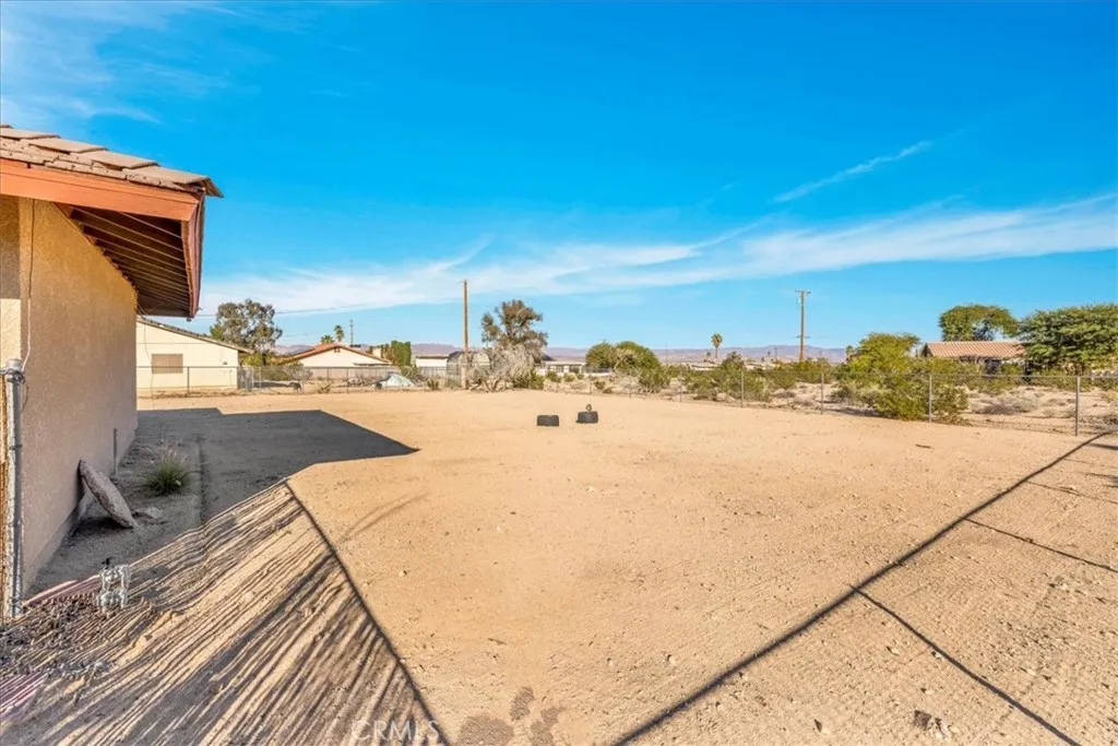 5753 La Luna, 29 Palms, California 92277 home-pic-27